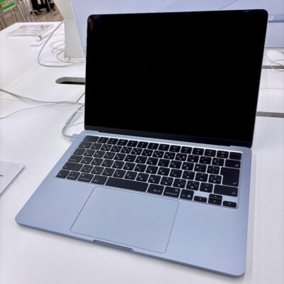 Apple MacBook Air 13-inch (M5)